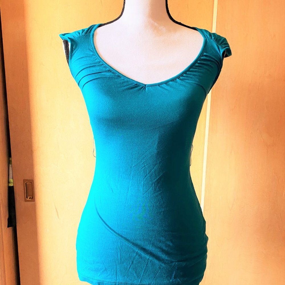 NWT Sz XS To The Max Azure Cut Out Back Tank Top